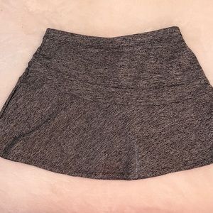 VS SPORT SKORT. SIZE XS. LIKE NEW. NEVER WORN. AMAZING MATERIAL/STYLE. GREY.